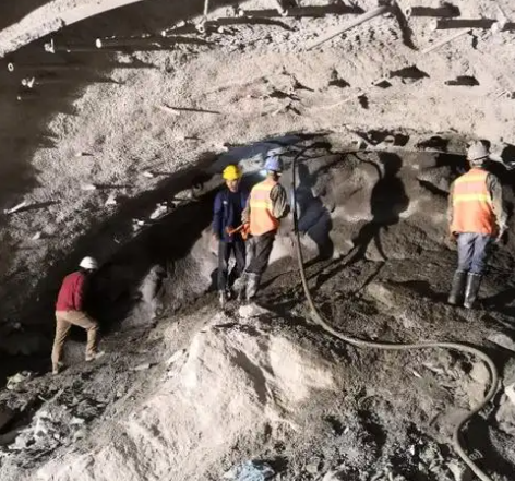 梁溪拱顶带模注浆料的施工流程及注意事项
